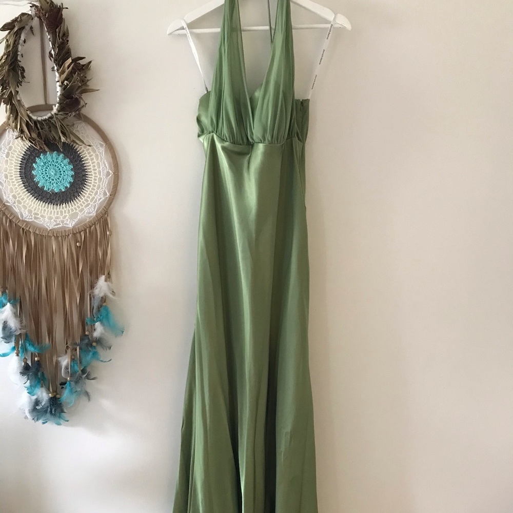 Gorgeous green David’s bridal dress in clover ☘️